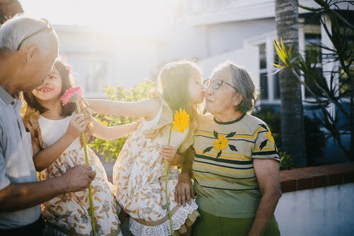 grandchildren with grandparents